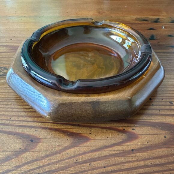 Vintage 1970s Cigar Ashtray Amber Glass 4 Finger Insert  7.5" Octagon Wood Base - Picture 9 of 10